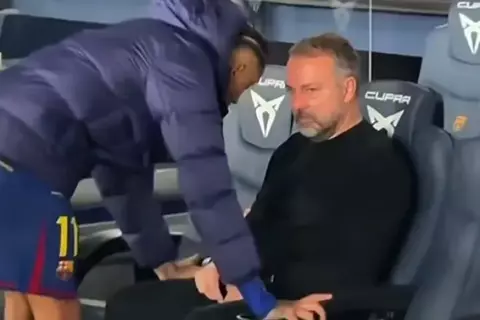 صورة مقلقة بعد الفوز على ألافيس.. تفاصيل محادثة فليك ورافينيا